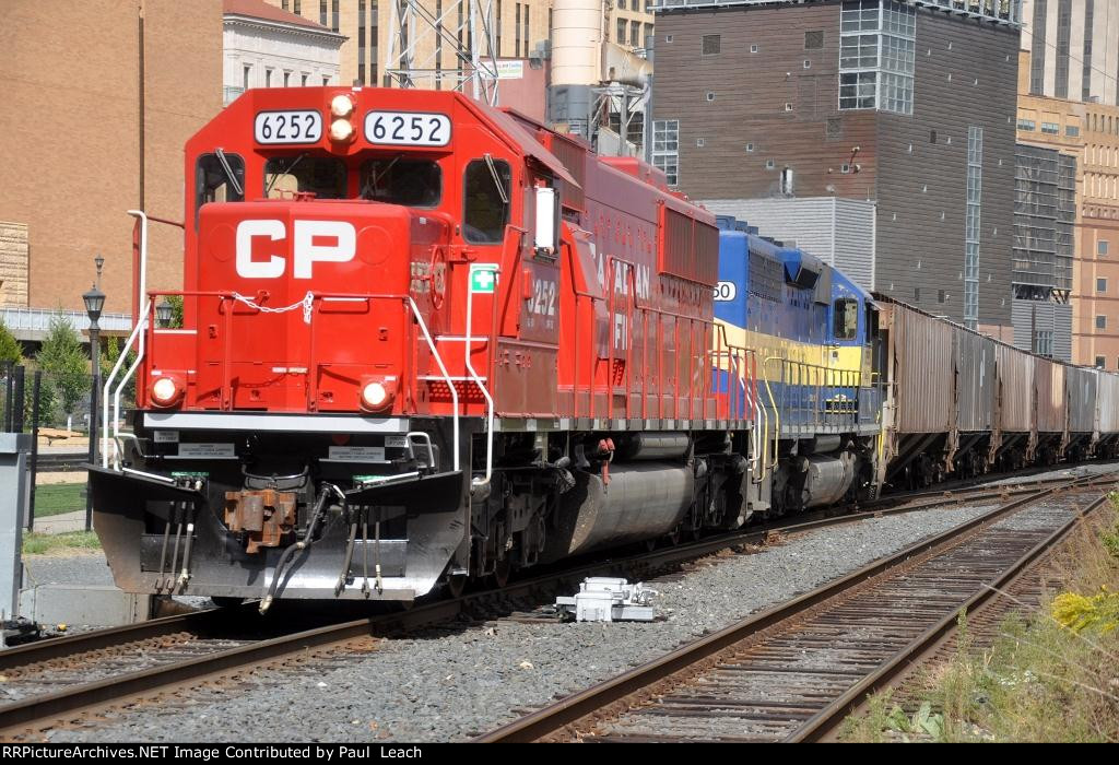 Westbound transfer approaches Short Line Hill